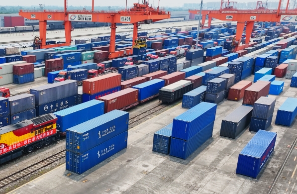 干散貨船運(yùn)運(yùn)費(fèi)是連接全球貿(mào)易重要紐帶，價(jià)格變動(dòng)牽動(dòng)無數(shù)商家神經(jīng)