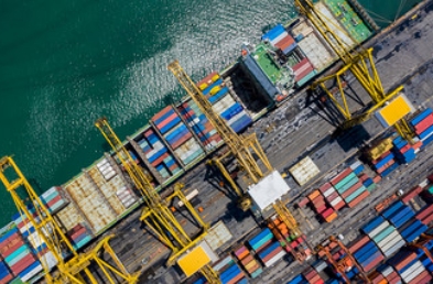 散貨船海運作為全球經(jīng)濟(jì)的重要組成部分，傳遞著合作與希望的信號